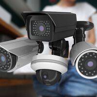 Una empresa te cobra 515 euros por "vigilar" tu váter con una cámara. Ahora, han descubierto que cualquiera puede verlo 